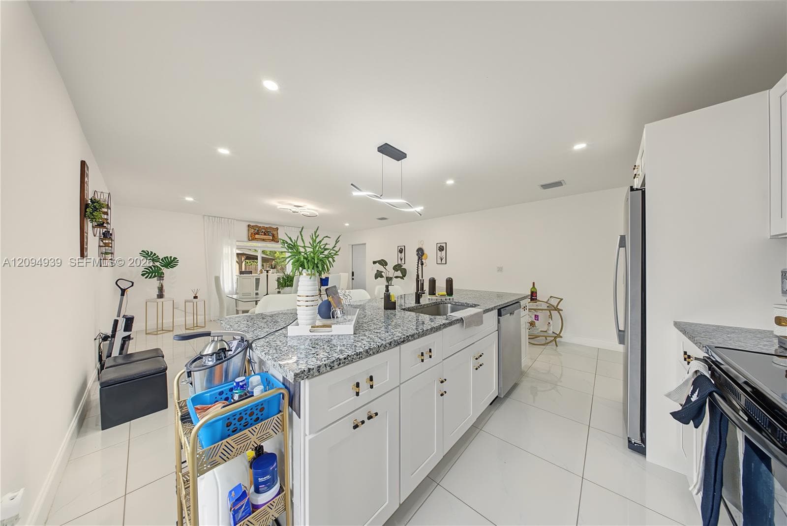 530 SW 7th Ave photo 9