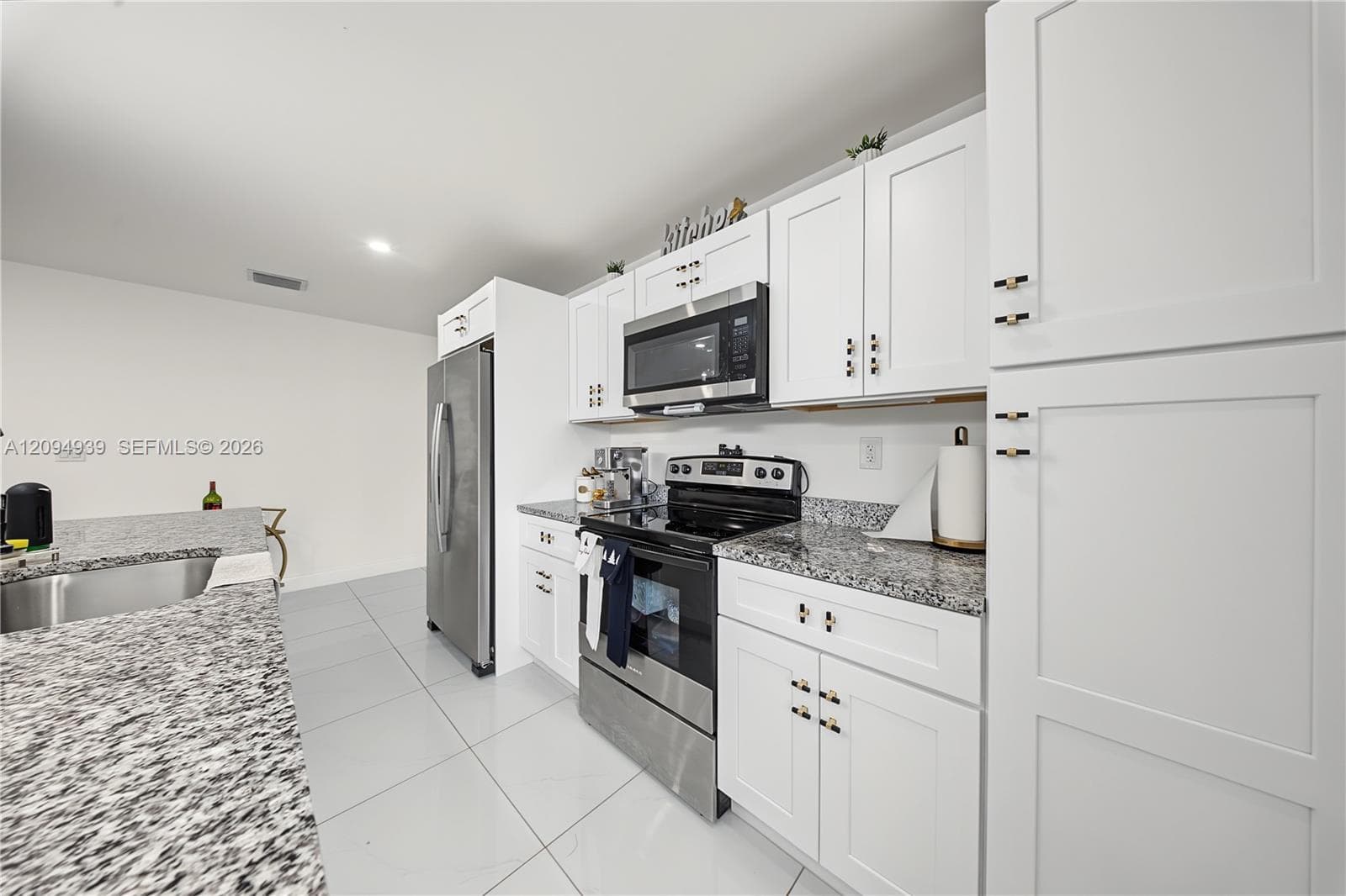 530 SW 7th Ave photo 10