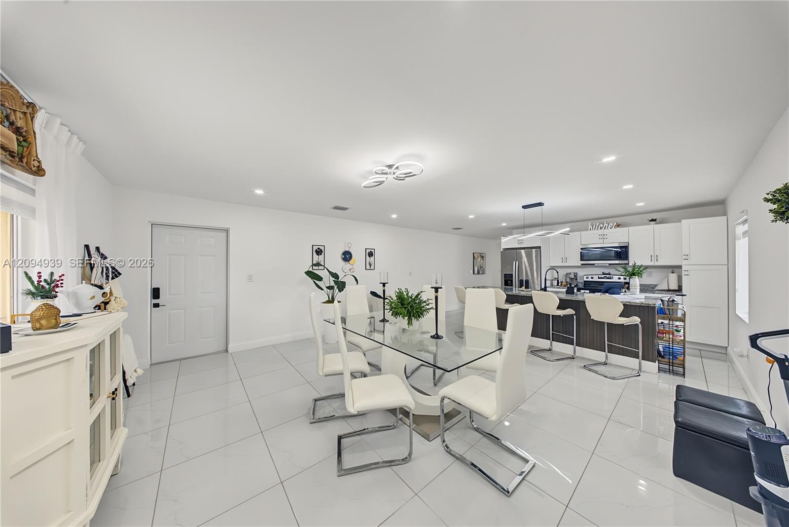 530 SW 7th Ave photo 15