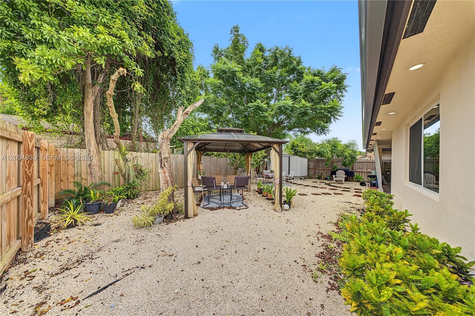 530 SW 7th Ave photo 44