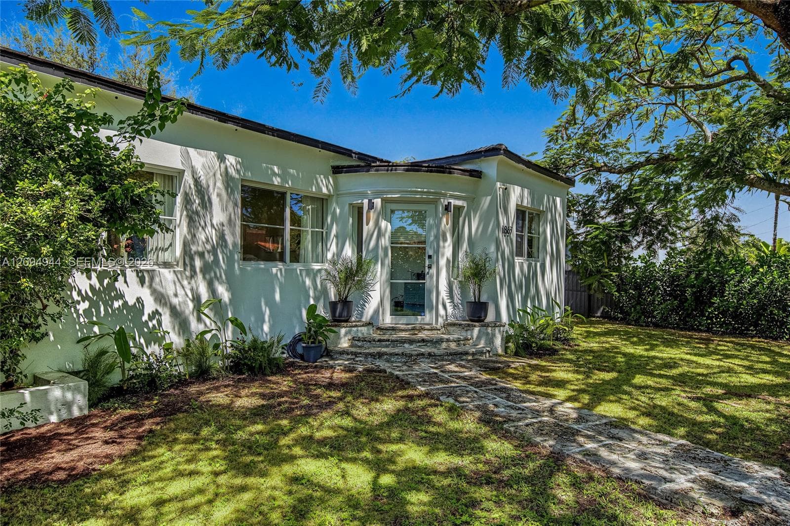 1867 SW 14th Ter photo 4
