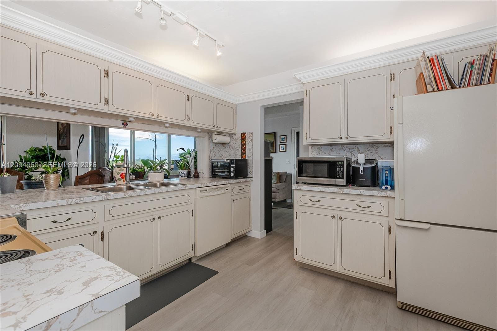 SECOND GULFSTREAM GARDEN · #502P in Hallandale Beach - Photo 13