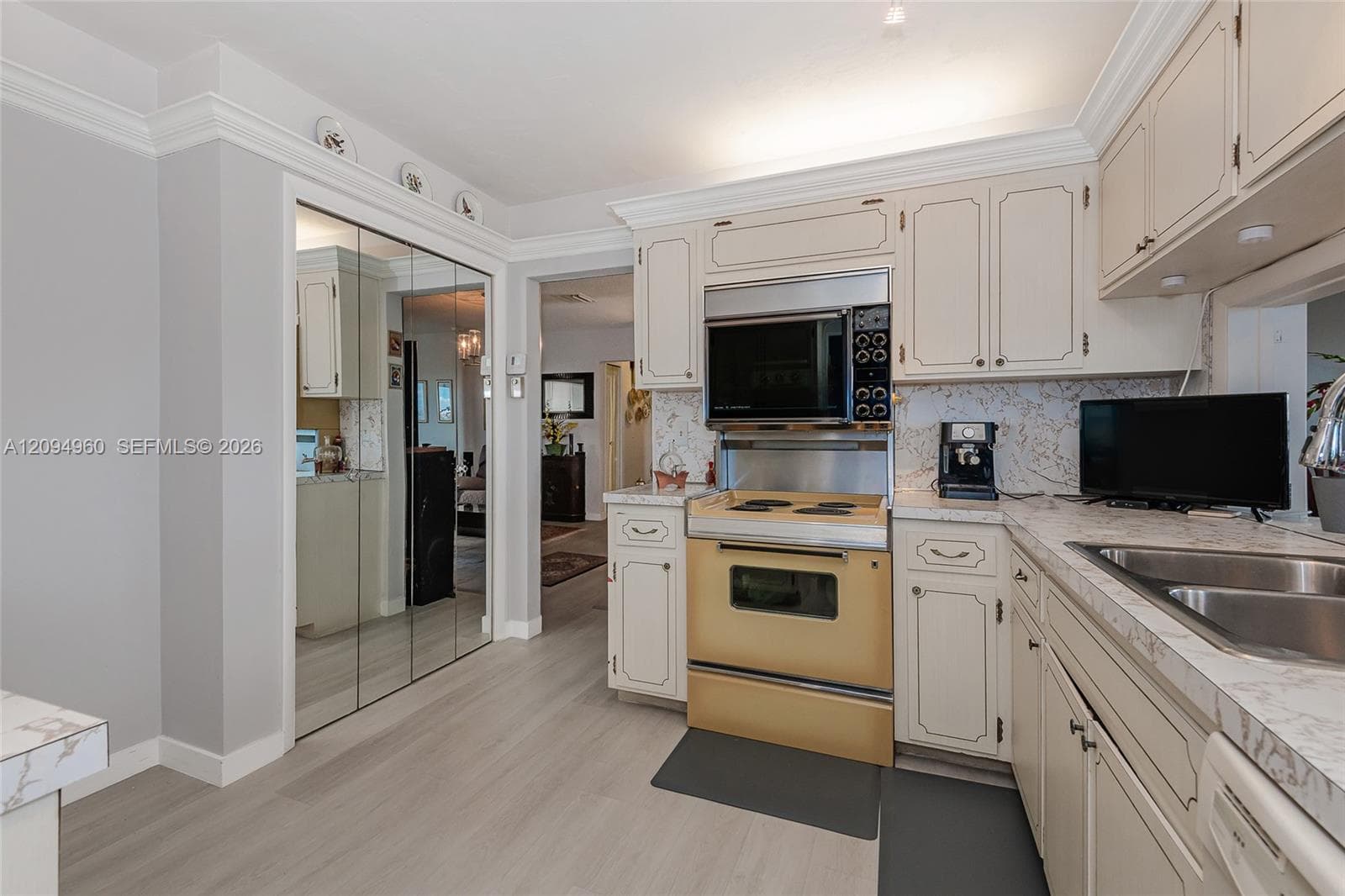 SECOND GULFSTREAM GARDEN · #502P in Hallandale Beach - Photo 14