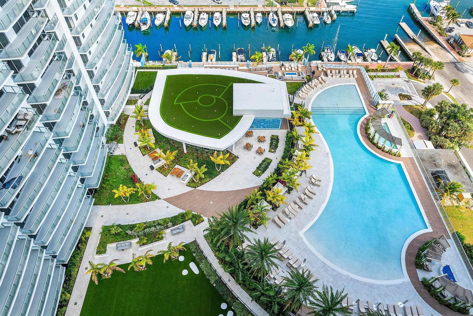 AMENITY DECK
