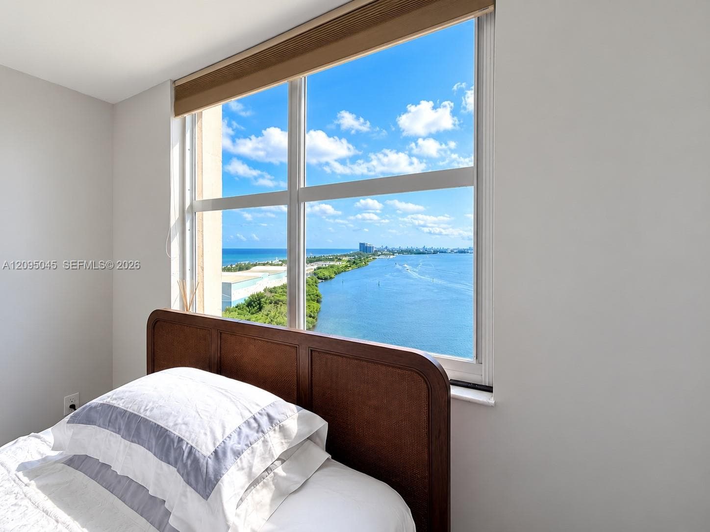 Arlen House · #2014 in Sunny Isles Beach - Photo 12