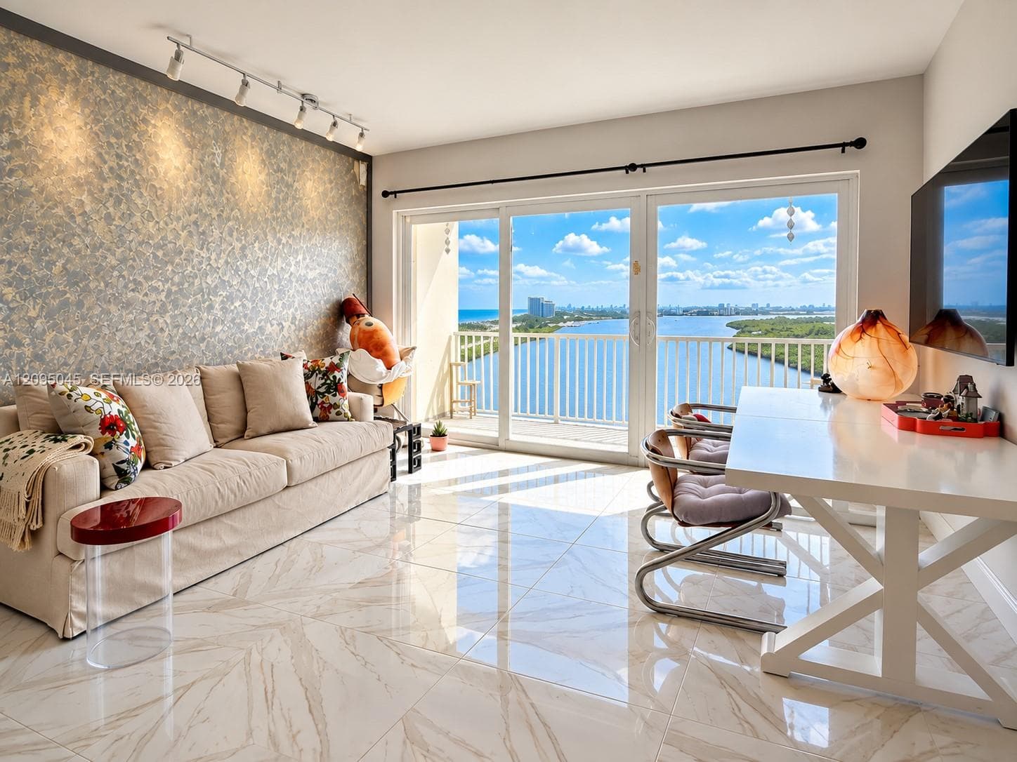 Arlen House · #2014 in Sunny Isles Beach - Photo 3
