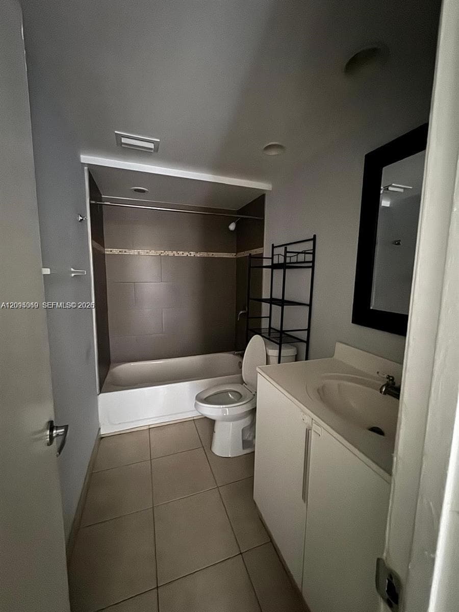 SAMARI LAKE EAST CONDO · #1361 in Hialeah Gardens - Photo 7