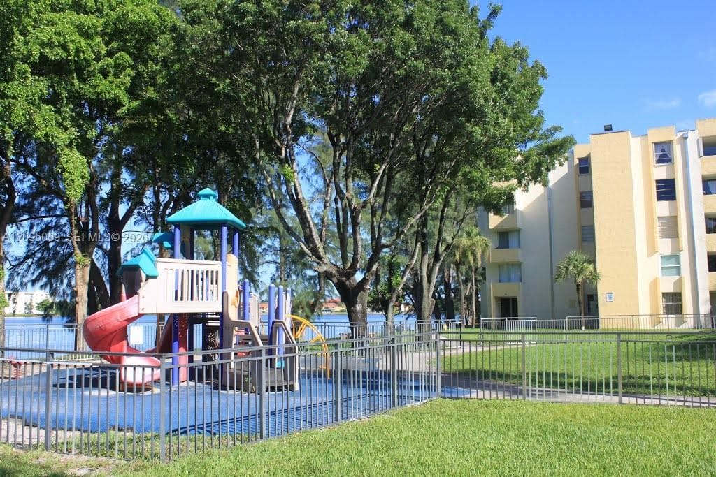 SAMARI LAKE EAST CONDO · #1361 in Hialeah Gardens - Photo 1