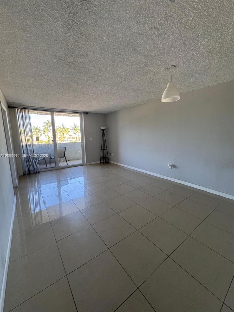 SAMARI LAKE EAST CONDO · #1361 in Hialeah Gardens - Photo 10