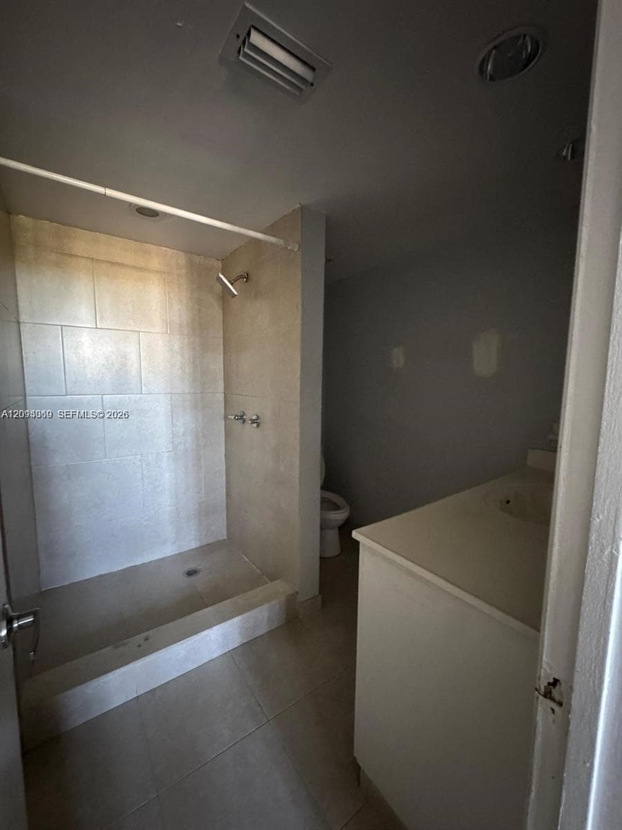 SAMARI LAKE EAST CONDO · #1361 in Hialeah Gardens - Photo 4