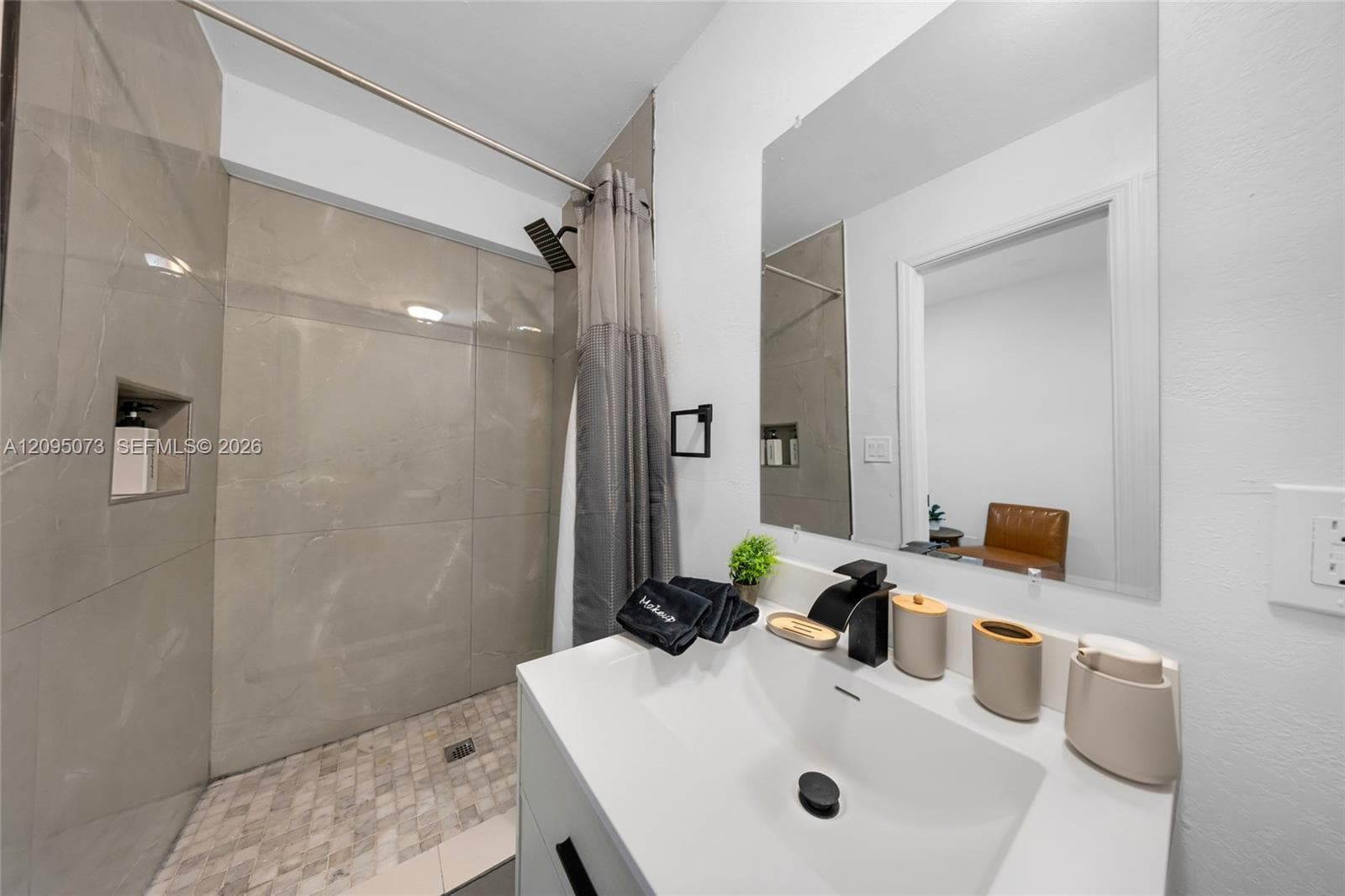 1137 SW 8th Ter photo 38
