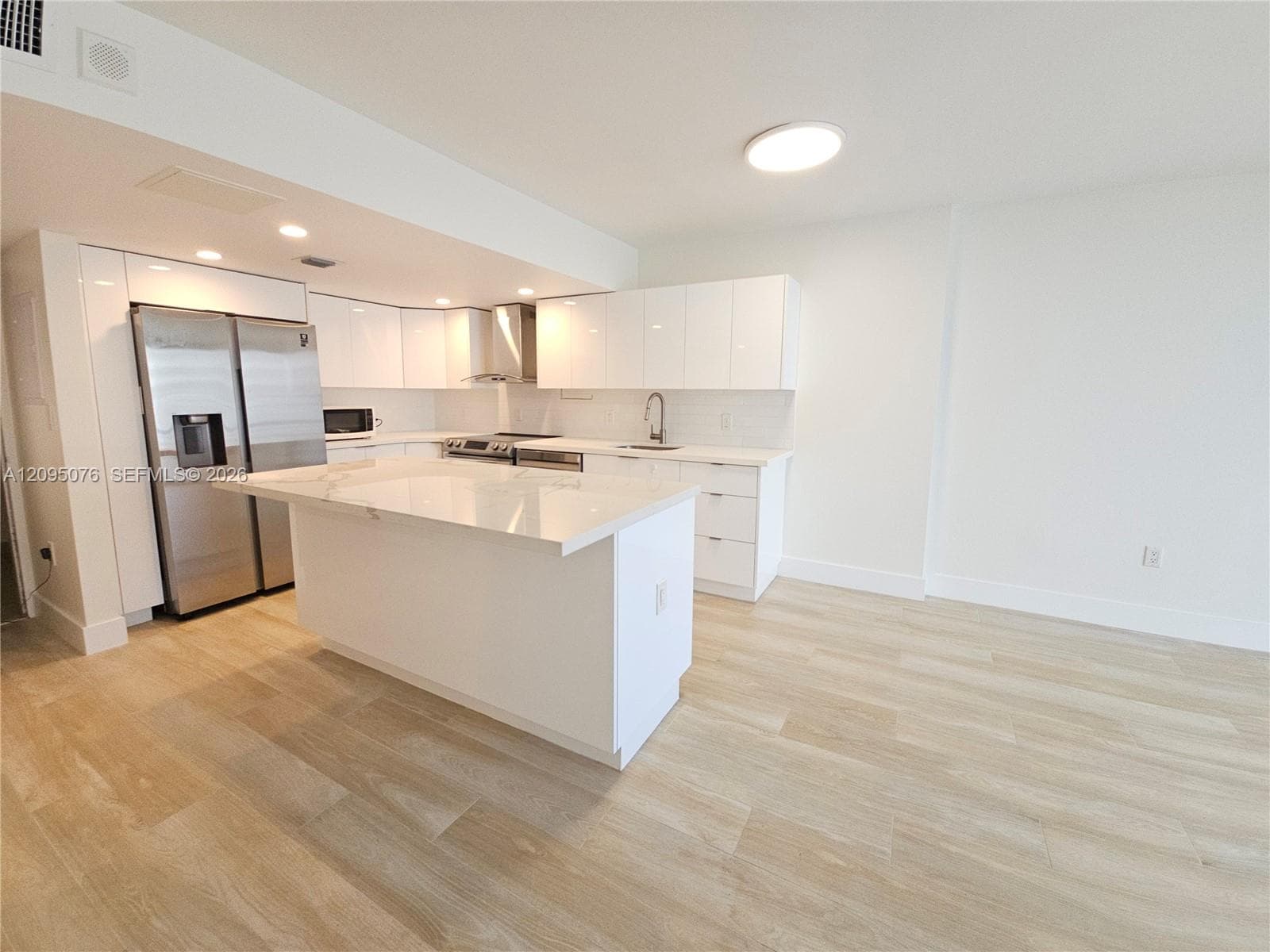 THE PRESIDENTIAL CONDO · #522 in Miami Beach - Photo 3