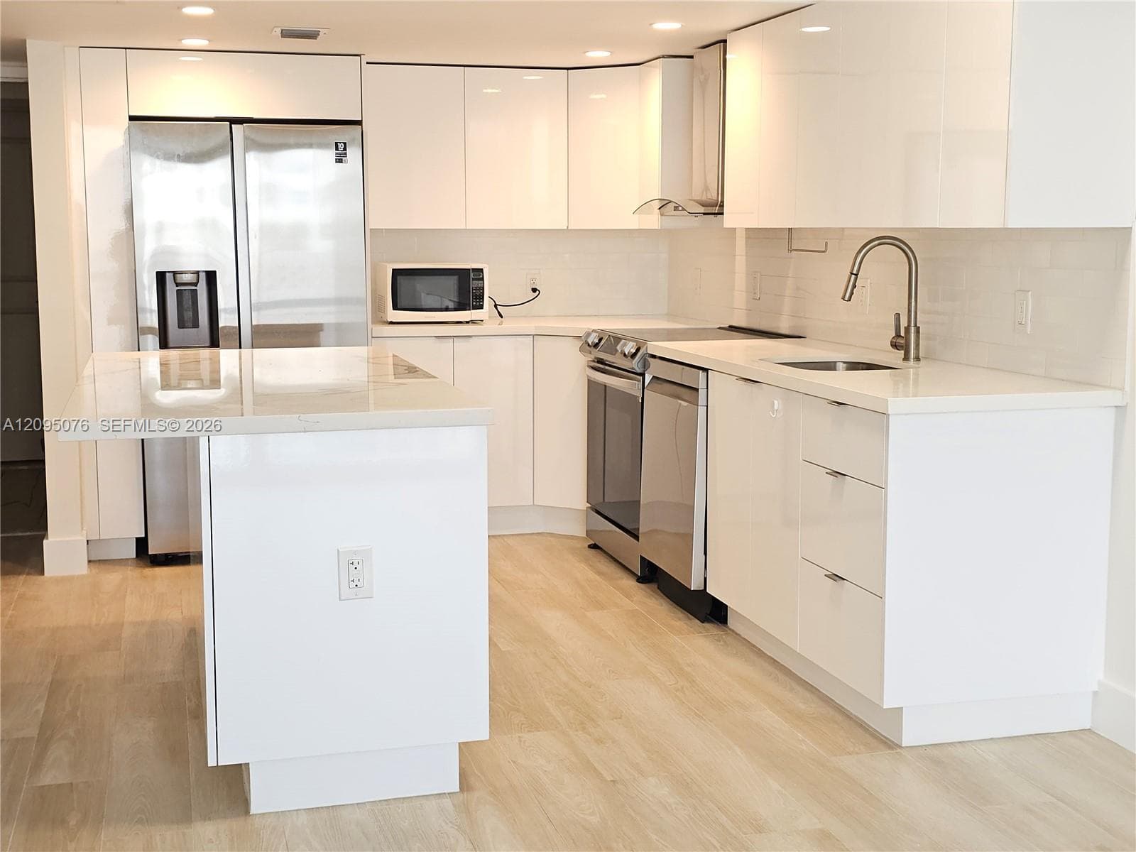 THE PRESIDENTIAL CONDO · #522 in Miami Beach - Photo 4
