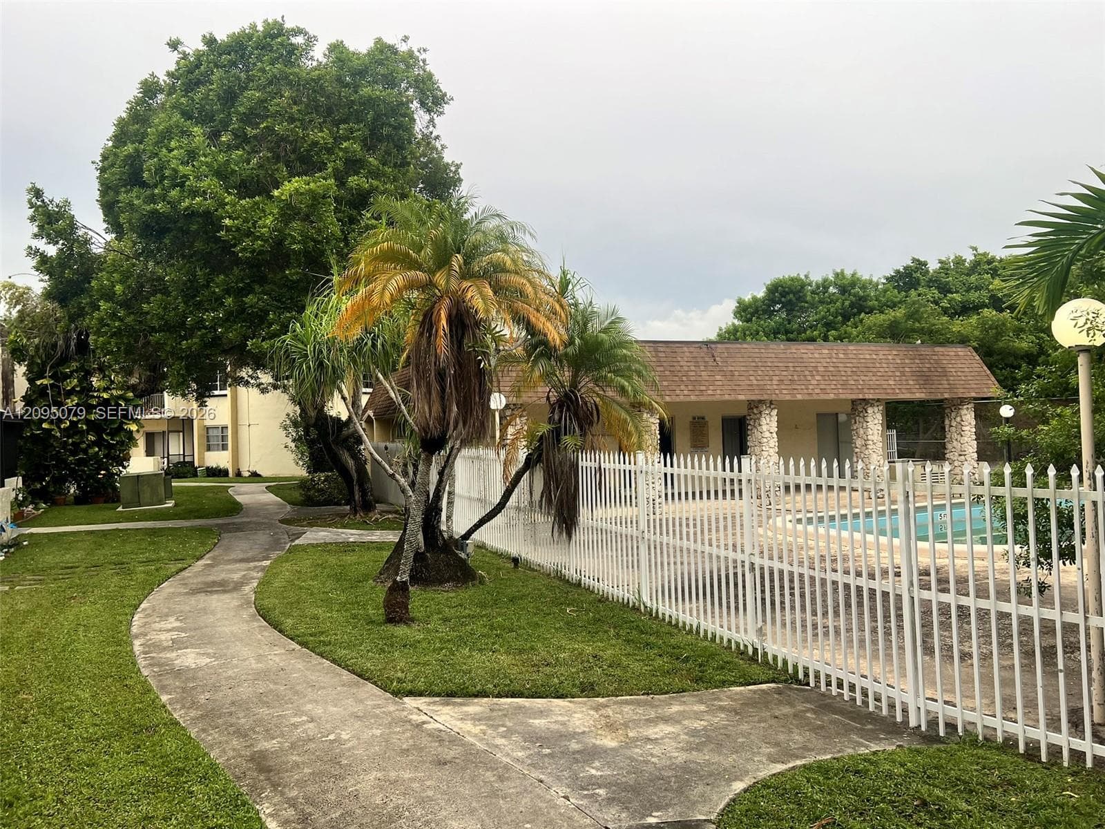 LAKEWOOD VILLAS CONDO · #C211 in Miami - Photo 52