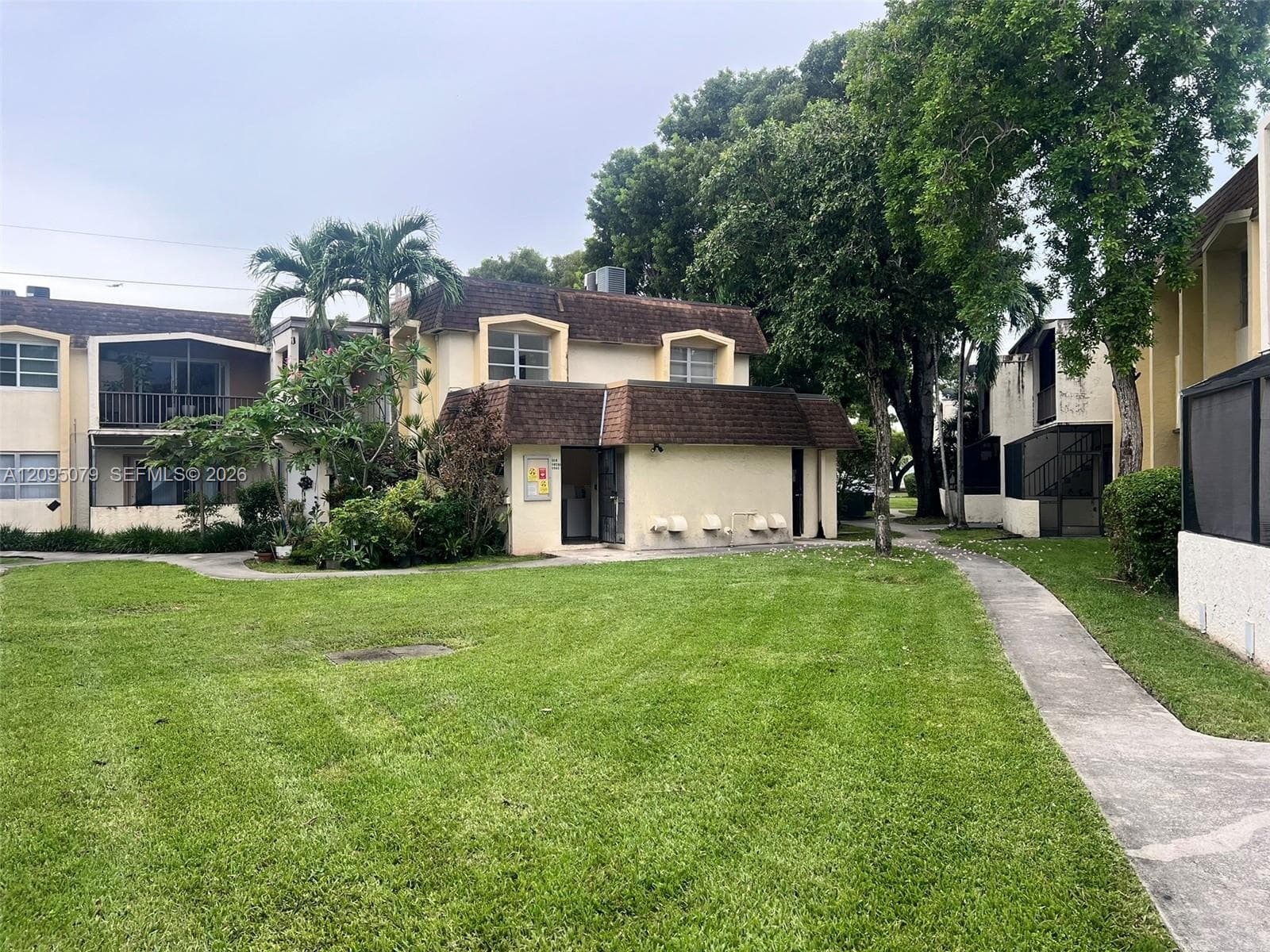 LAKEWOOD VILLAS CONDO · #C211 in Miami - Photo 54