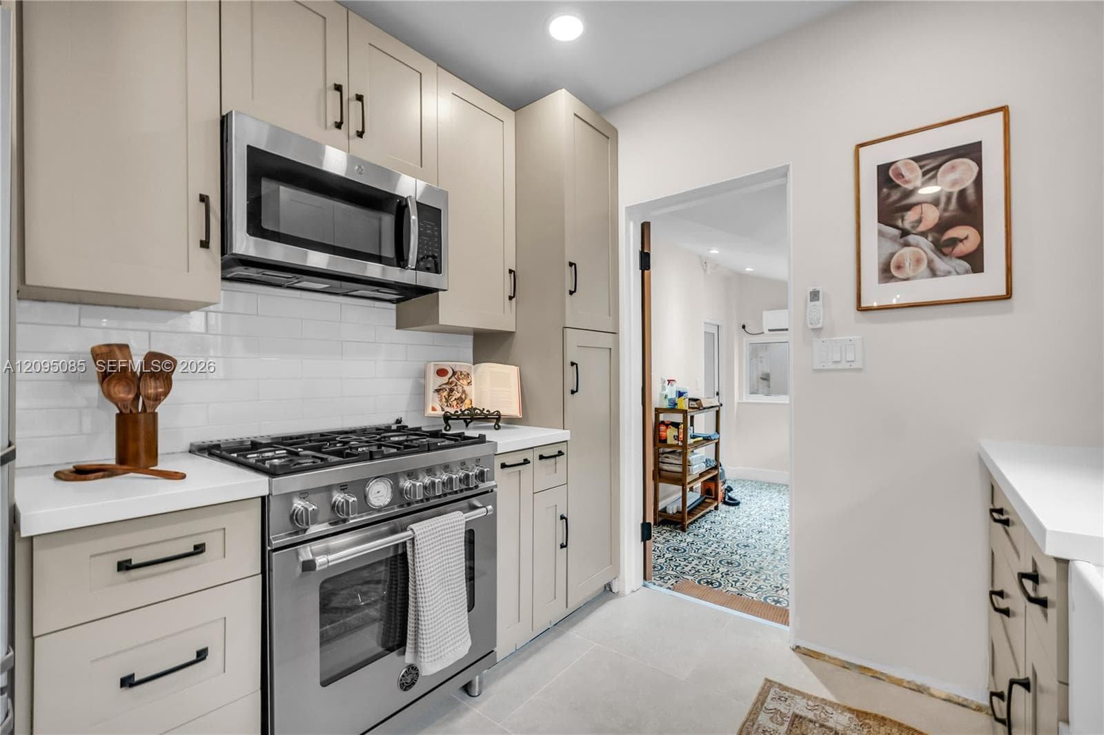 467 NE 55th Ter photo 12