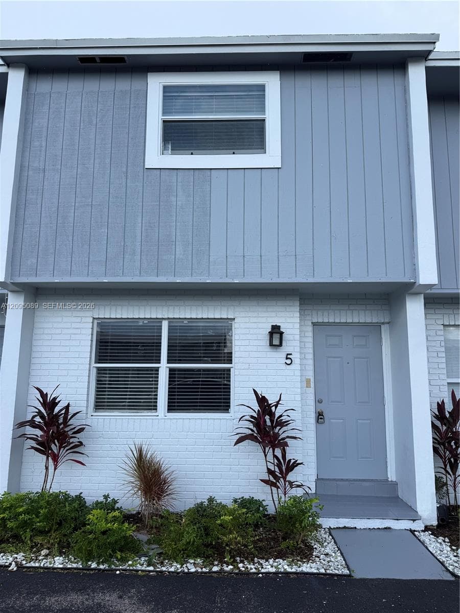 420 NE 18th Ave #5 photo 2