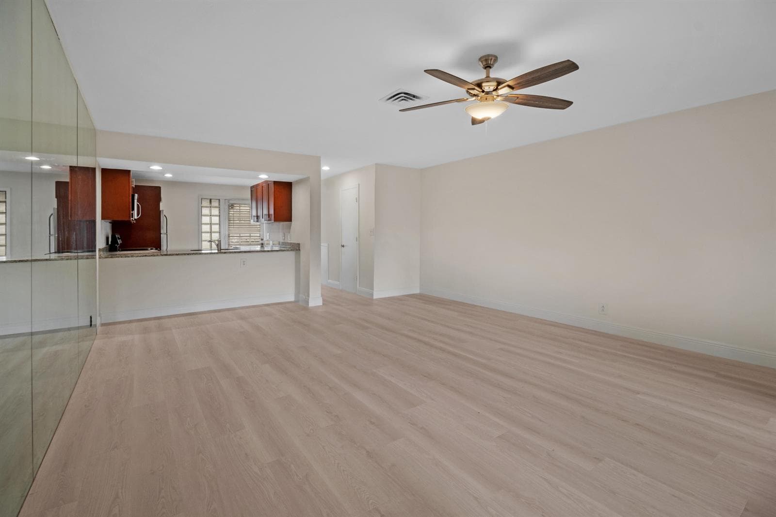 7_accutour_690 se 23rd ave apt 3 -005