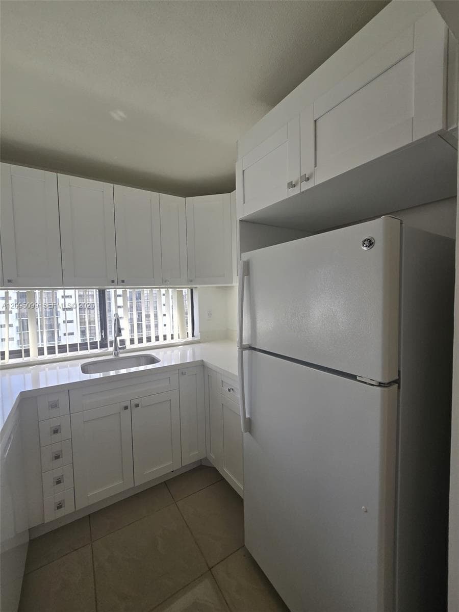 PLAZA OF AMERICAS CONDO P · #815 in Sunny Isles Beach - Photo 20