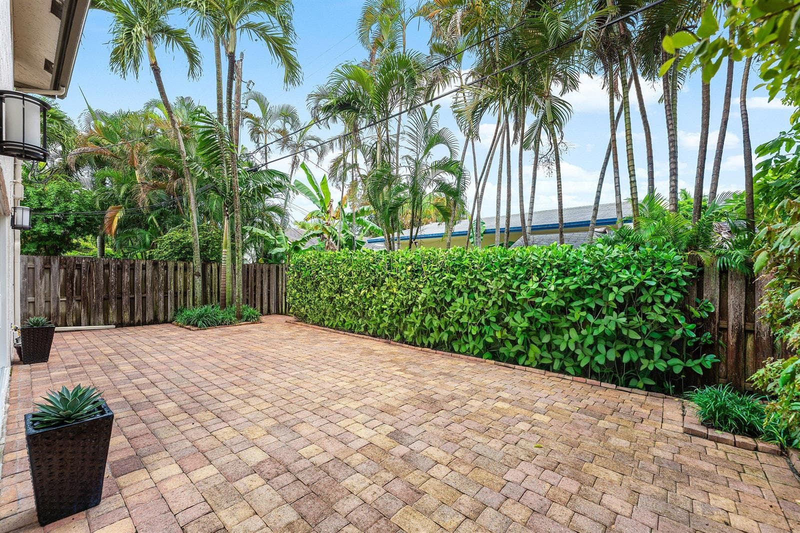032-620Northeast9thAvenue-4-FortLauderda