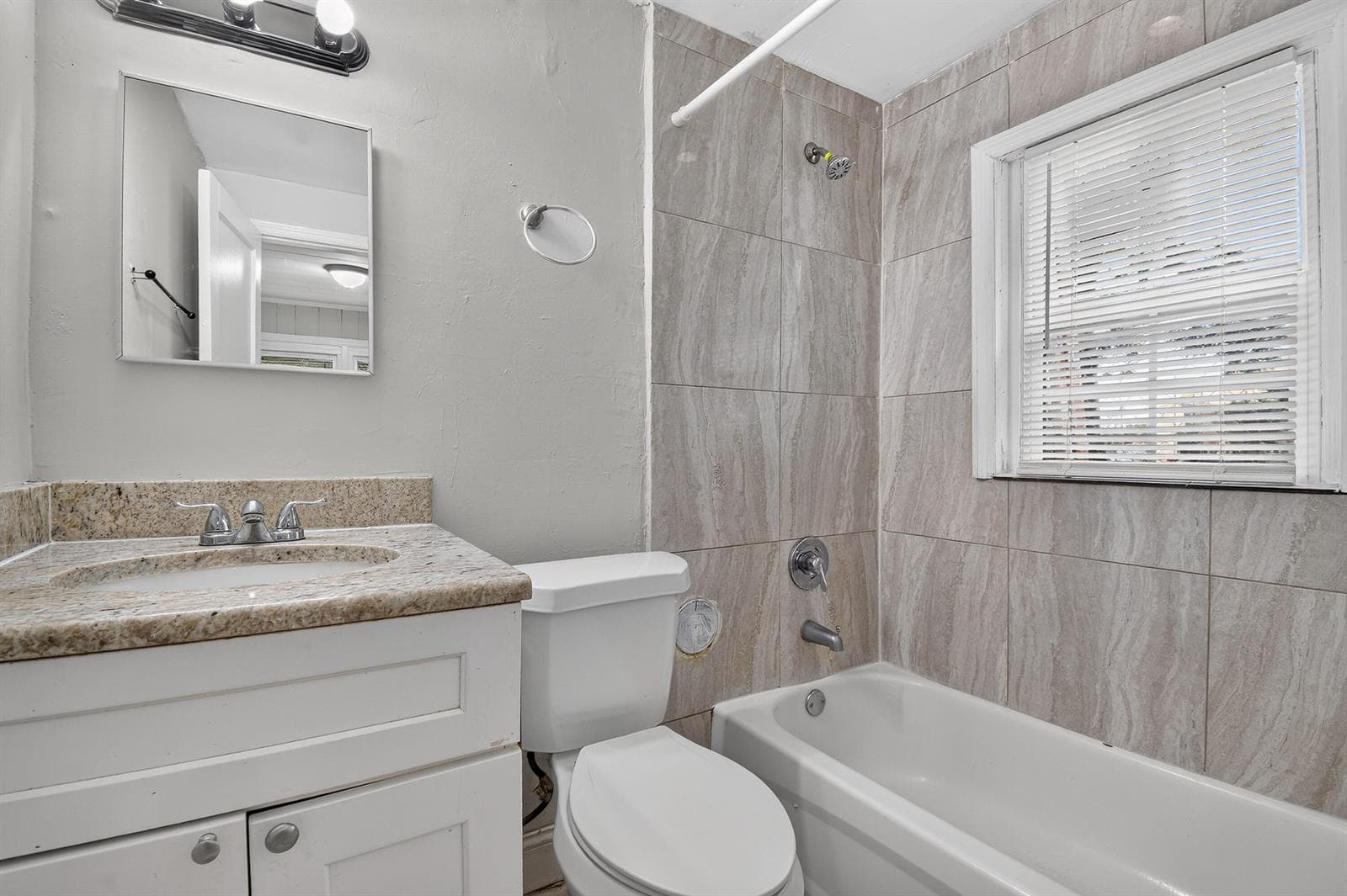 8877thSt-Unit100(11)