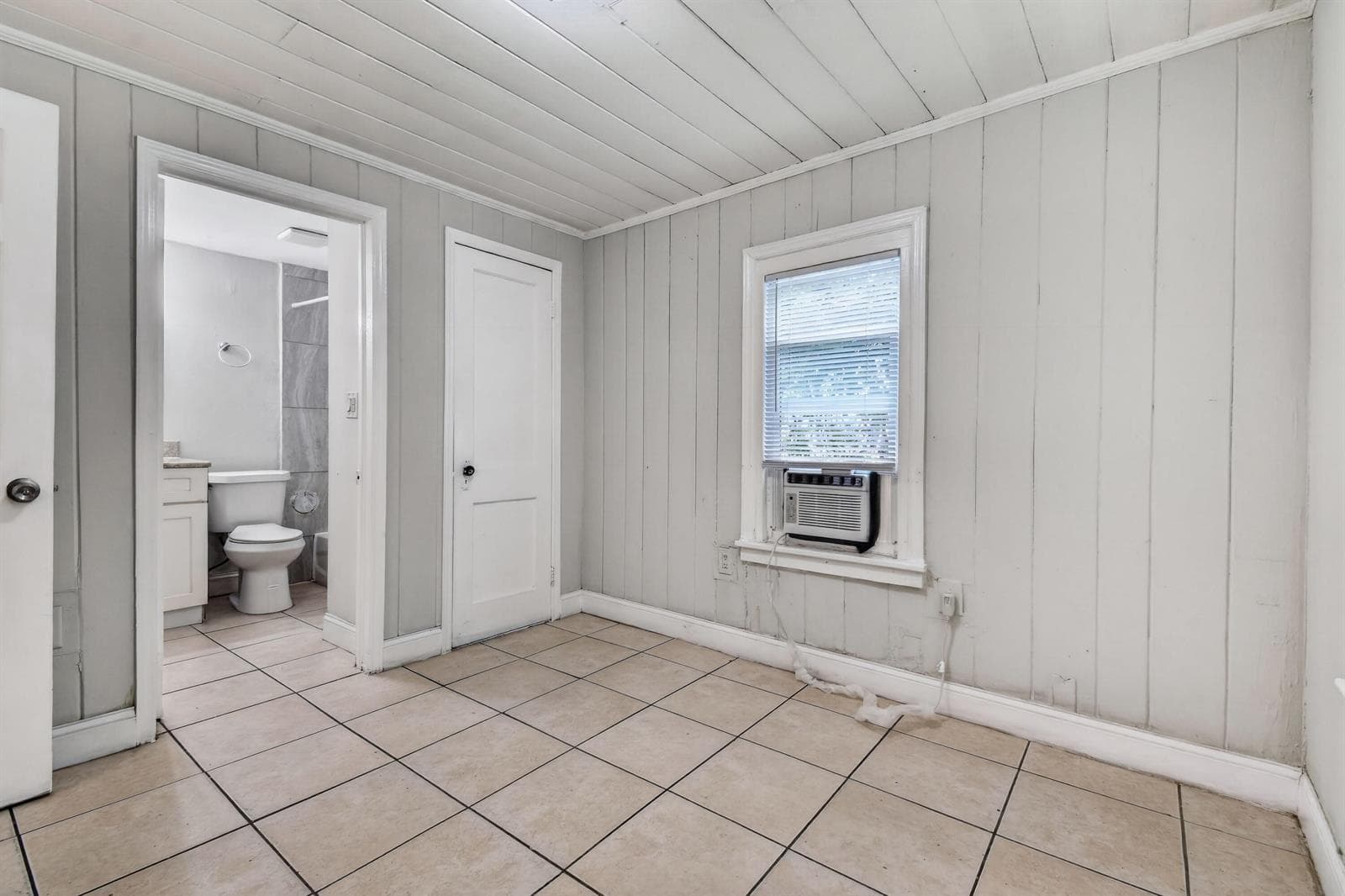 8877thSt-Unit100(9)