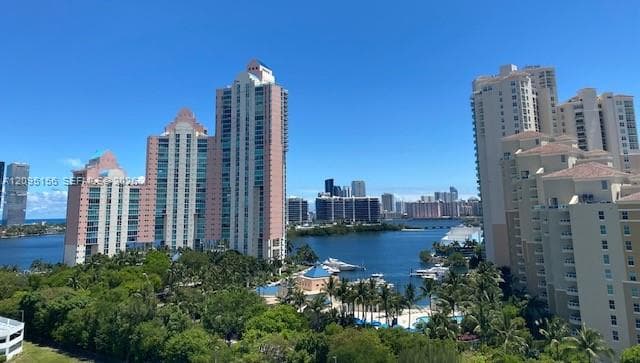 PARC CENTRAL AVENTURA SOU · #1415 in Aventura - Photo 3
