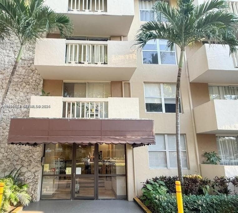 BAYVIEW PALMS CONDO · #428 in North Miami - Photo 2