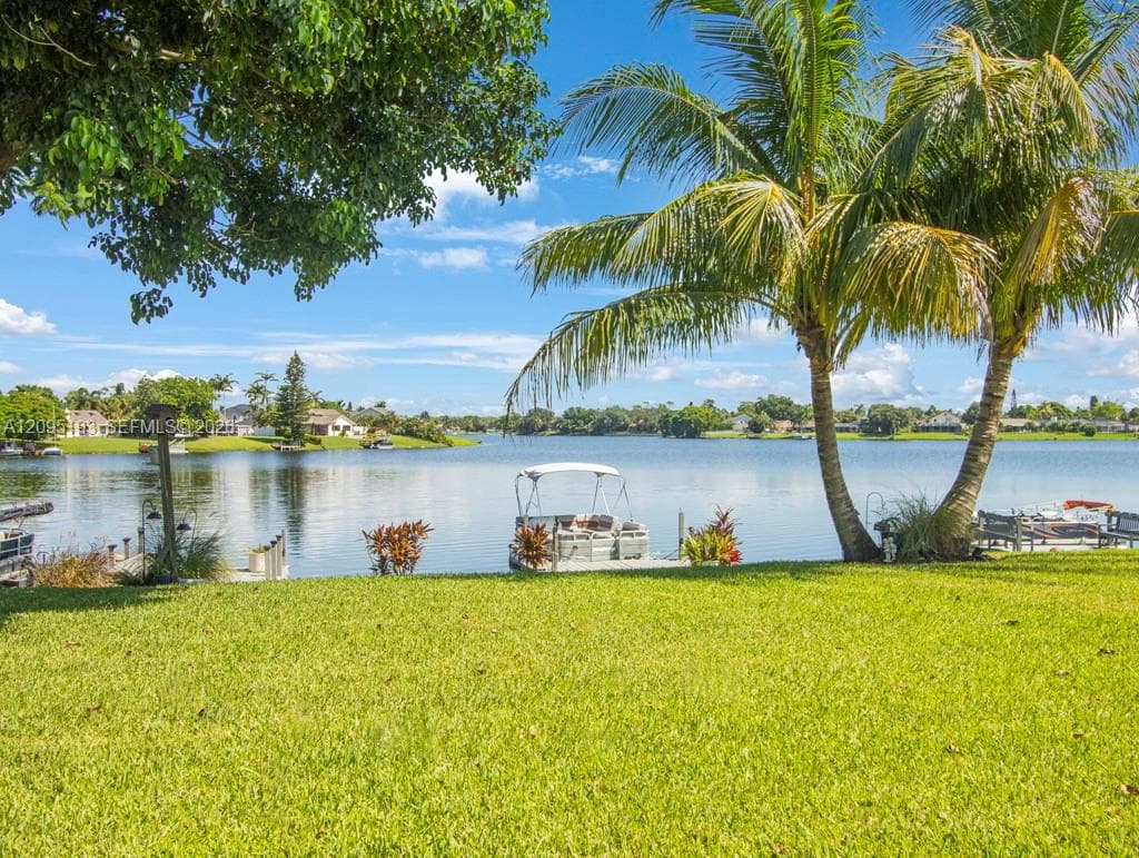 12911 Upper Cove Dr photo 4