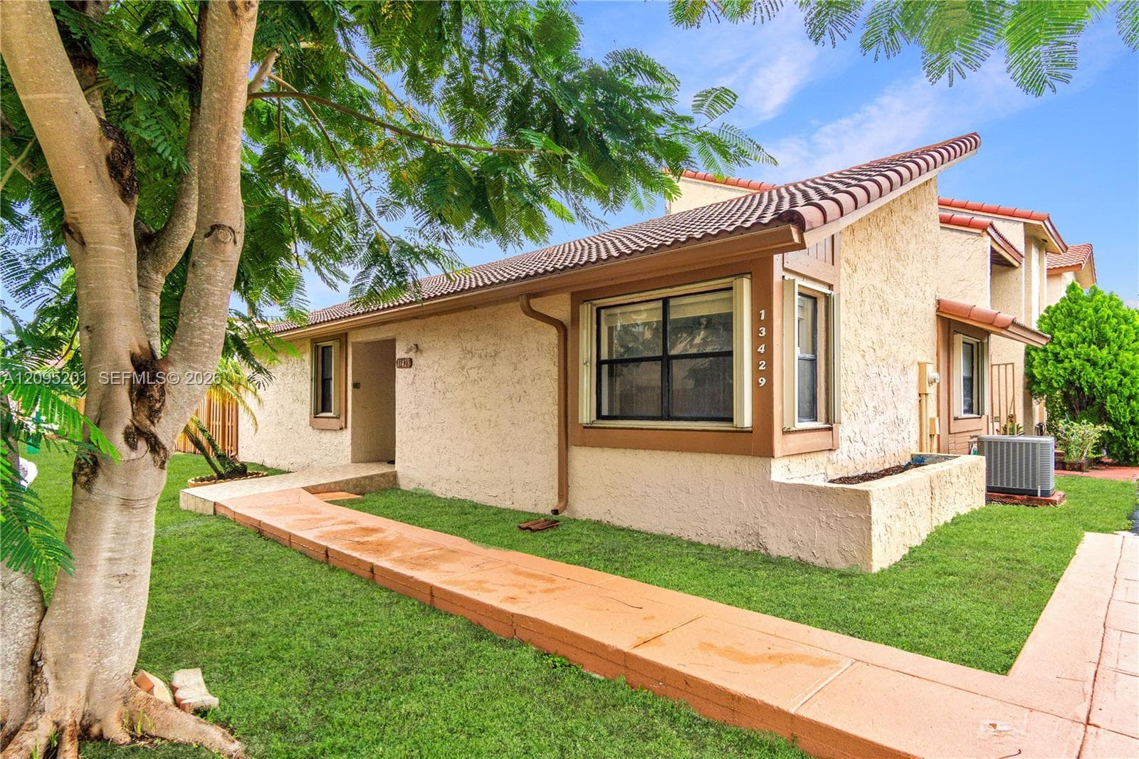 13429 SW 13th Ln photo 1