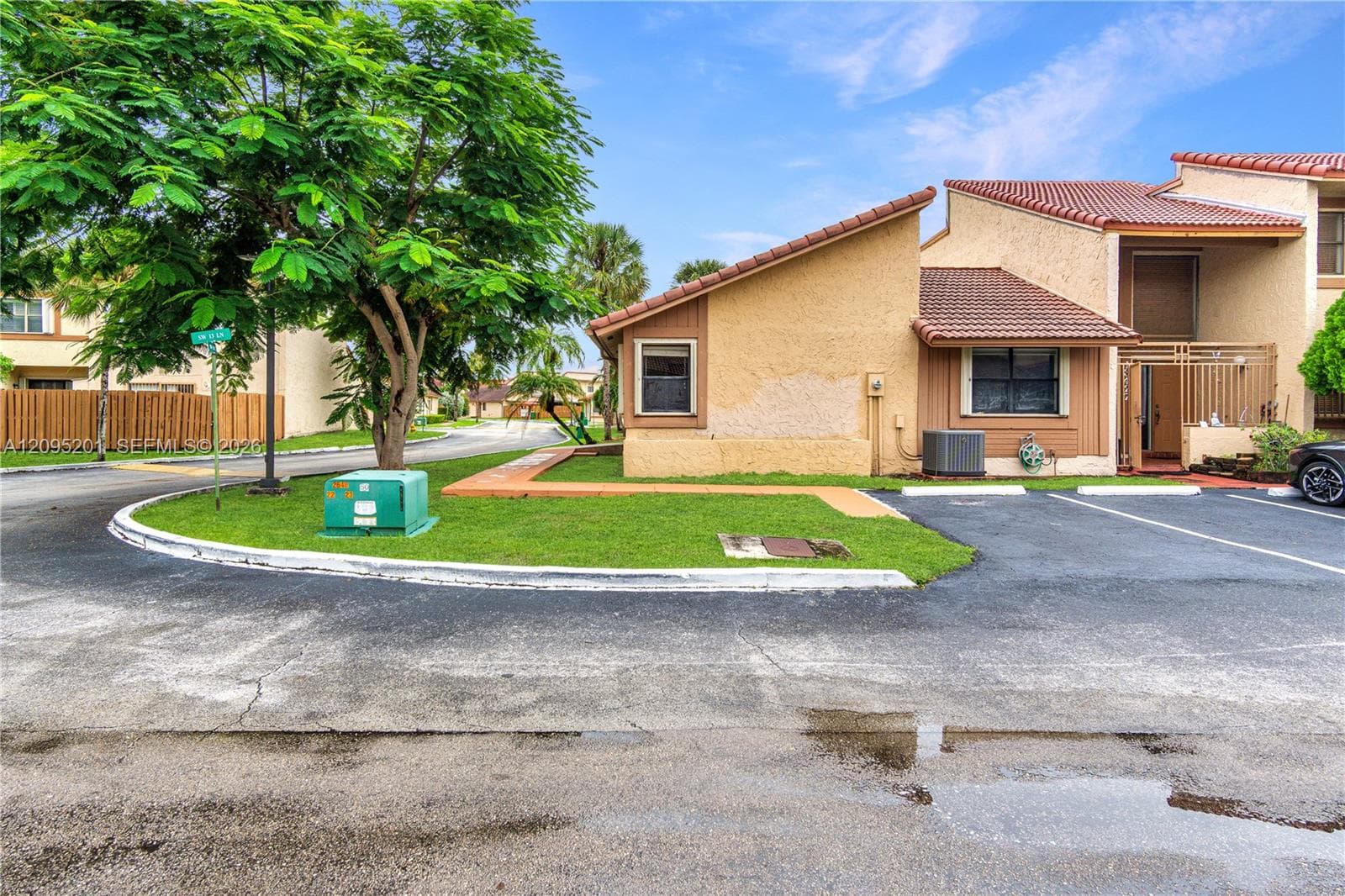 13429 SW 13th Ln photo 28