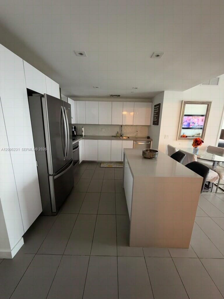 Canvas · #1707 in Miami - Photo 9