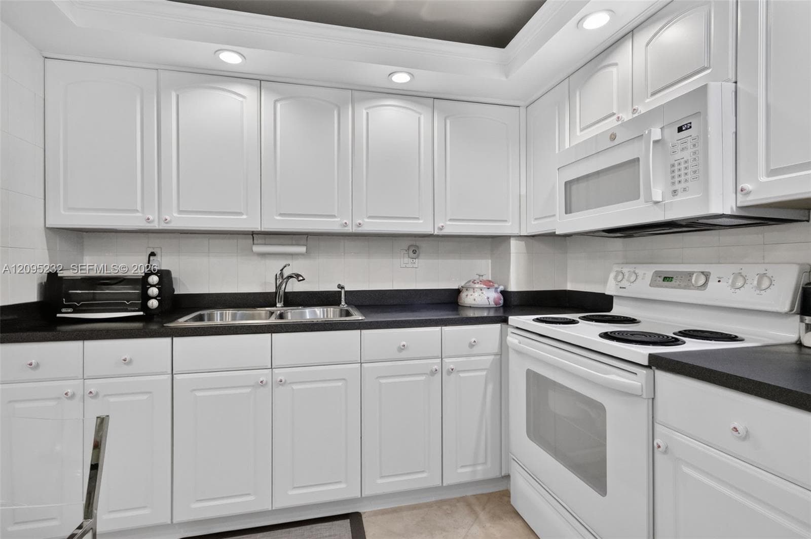 CHELSEA BAYVIEW CONDO · #230 in Hallandale Beach - Photo 11
