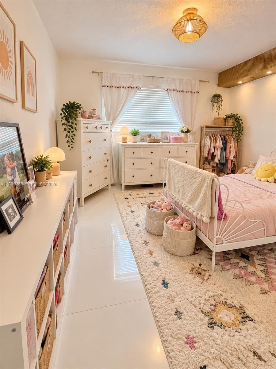 Select photos have been digitally enhanced/virtually edited for presentation. Property features and dimensions should be independently verified.