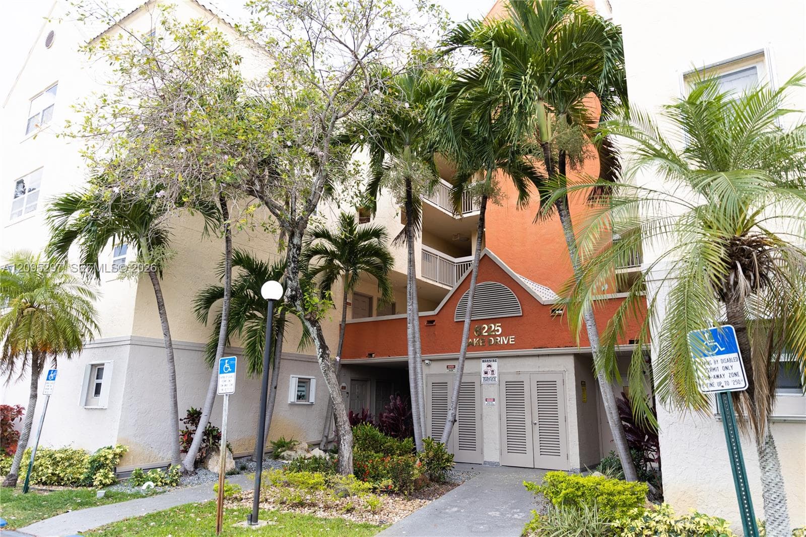 LAS VISTAS AT DORAL · #203 in Doral - Photo 2