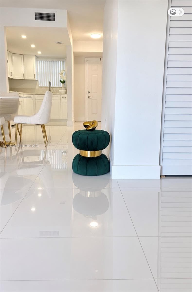 THE BEACH CLUB AT FONTAIN · #I220 in Miami - Photo 6