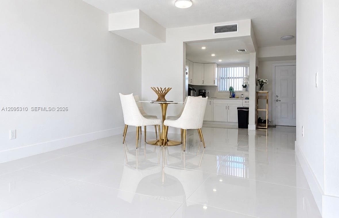 THE BEACH CLUB AT FONTAIN · #I220 in Miami - Photo 7
