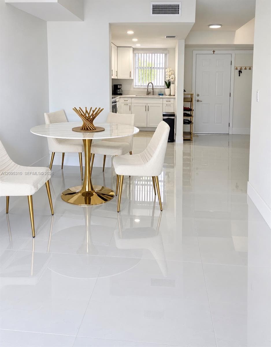 THE BEACH CLUB AT FONTAIN · #I220 in Miami - Photo 5