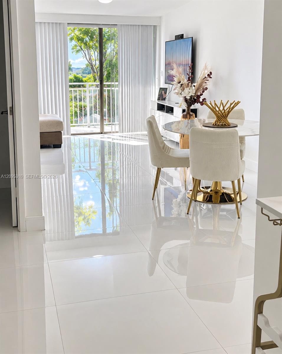 THE BEACH CLUB AT FONTAIN · #I220 in Miami - Photo 4