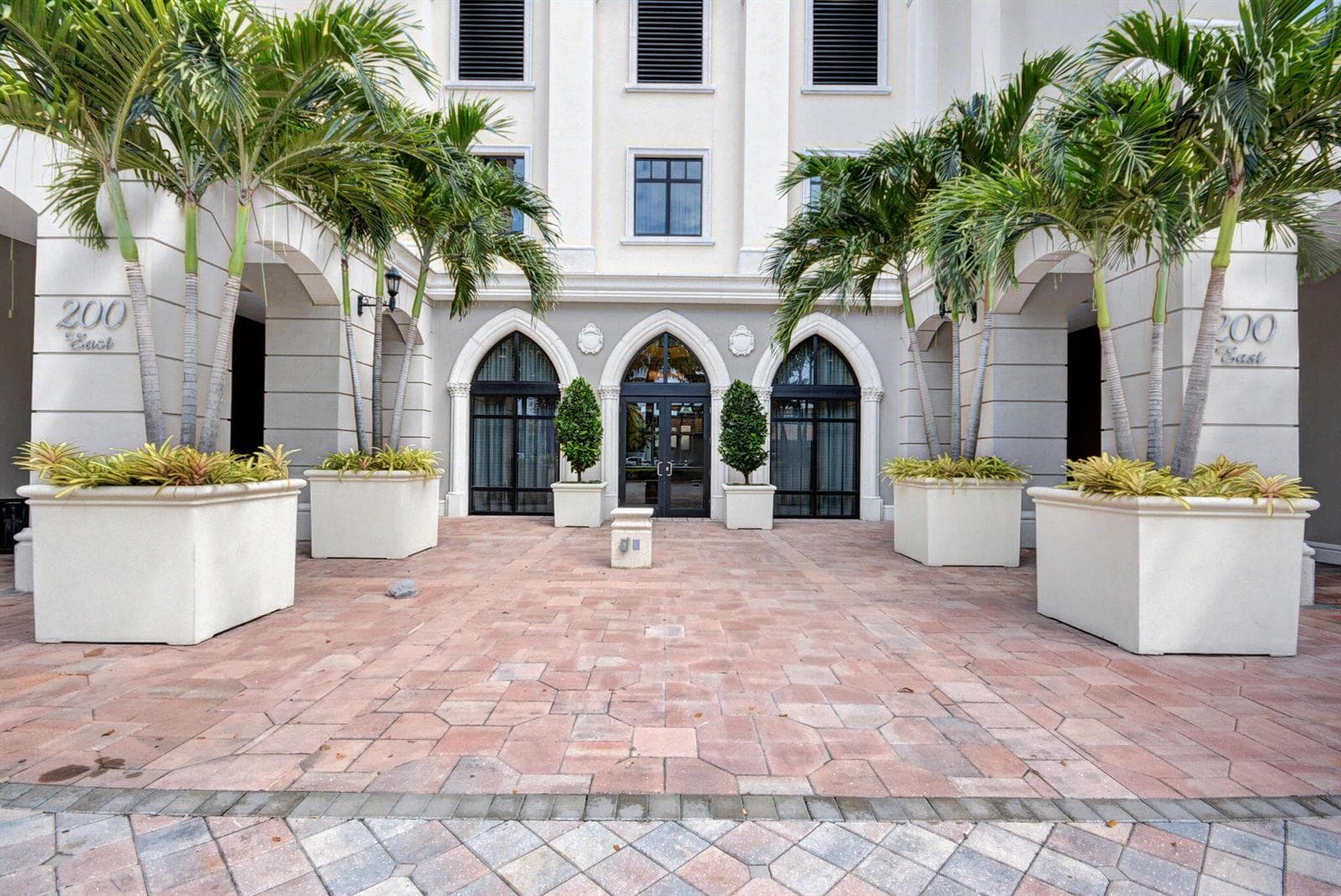 91-web-or-mls-NO 200 East 508-6