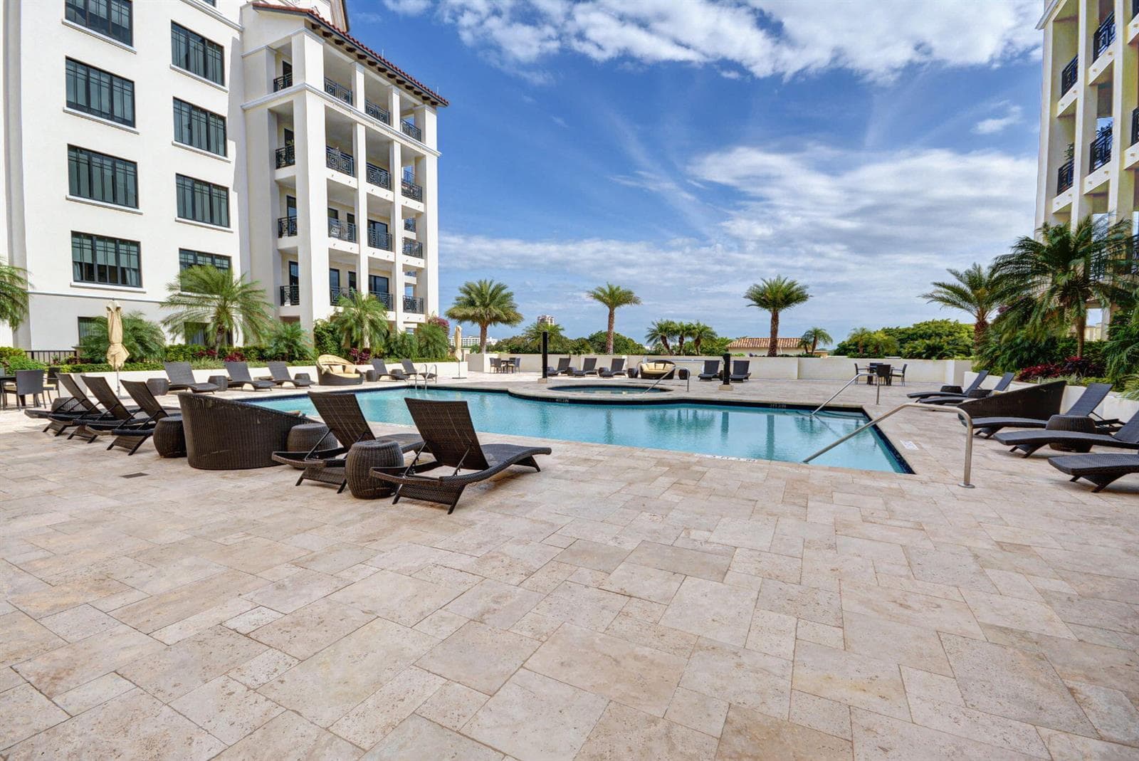 92-web-or-mls-NO 200 East 508-8