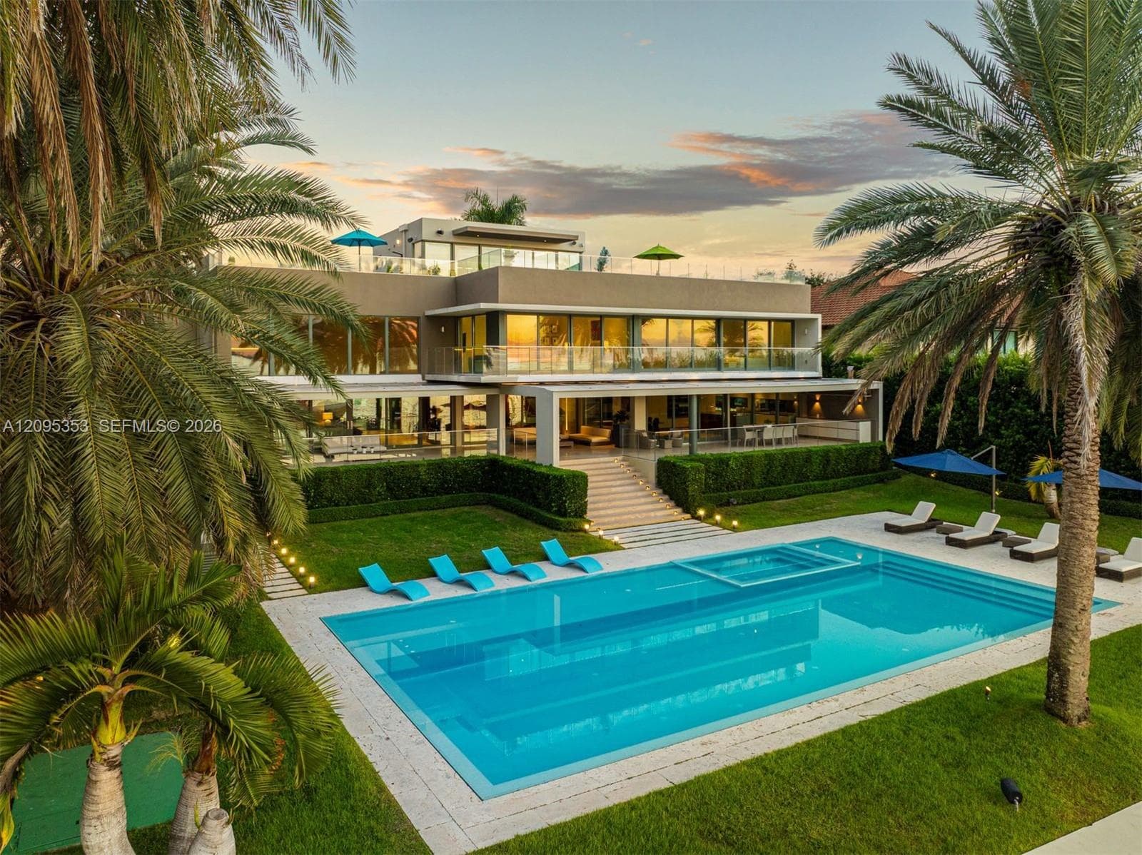 360 Harbor Dr photo 2