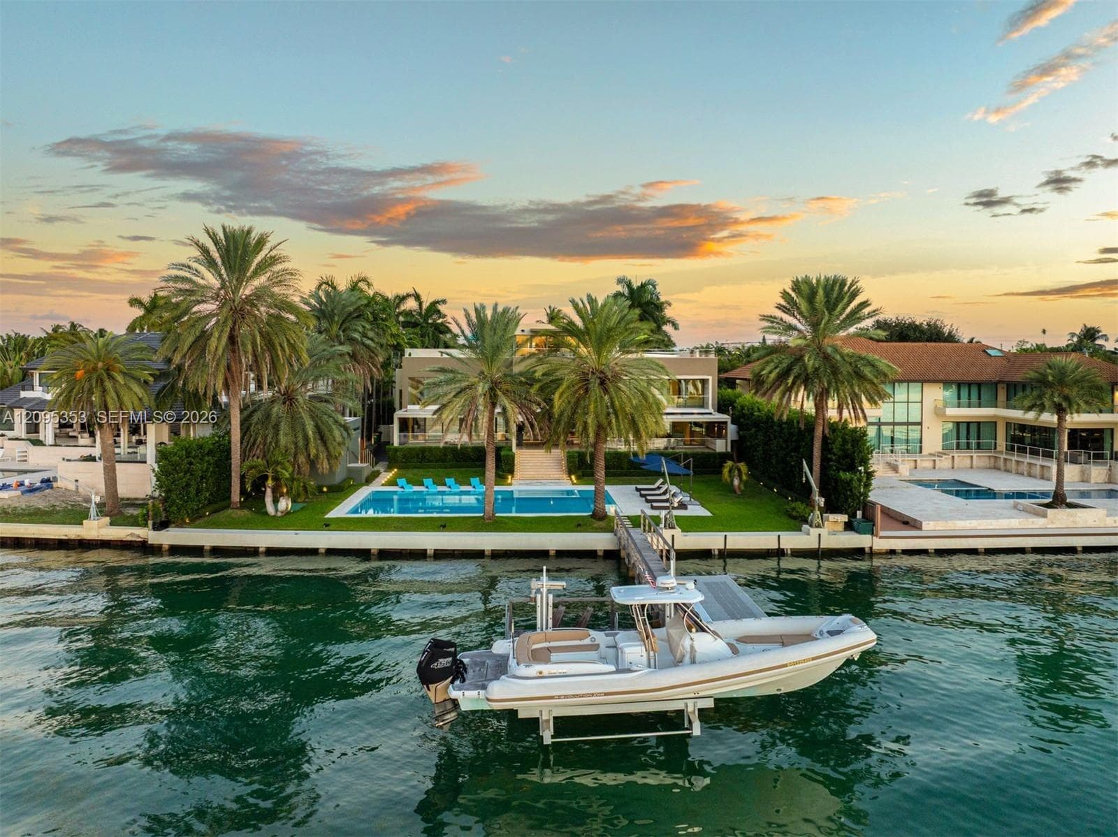 360 Harbor Dr photo 3