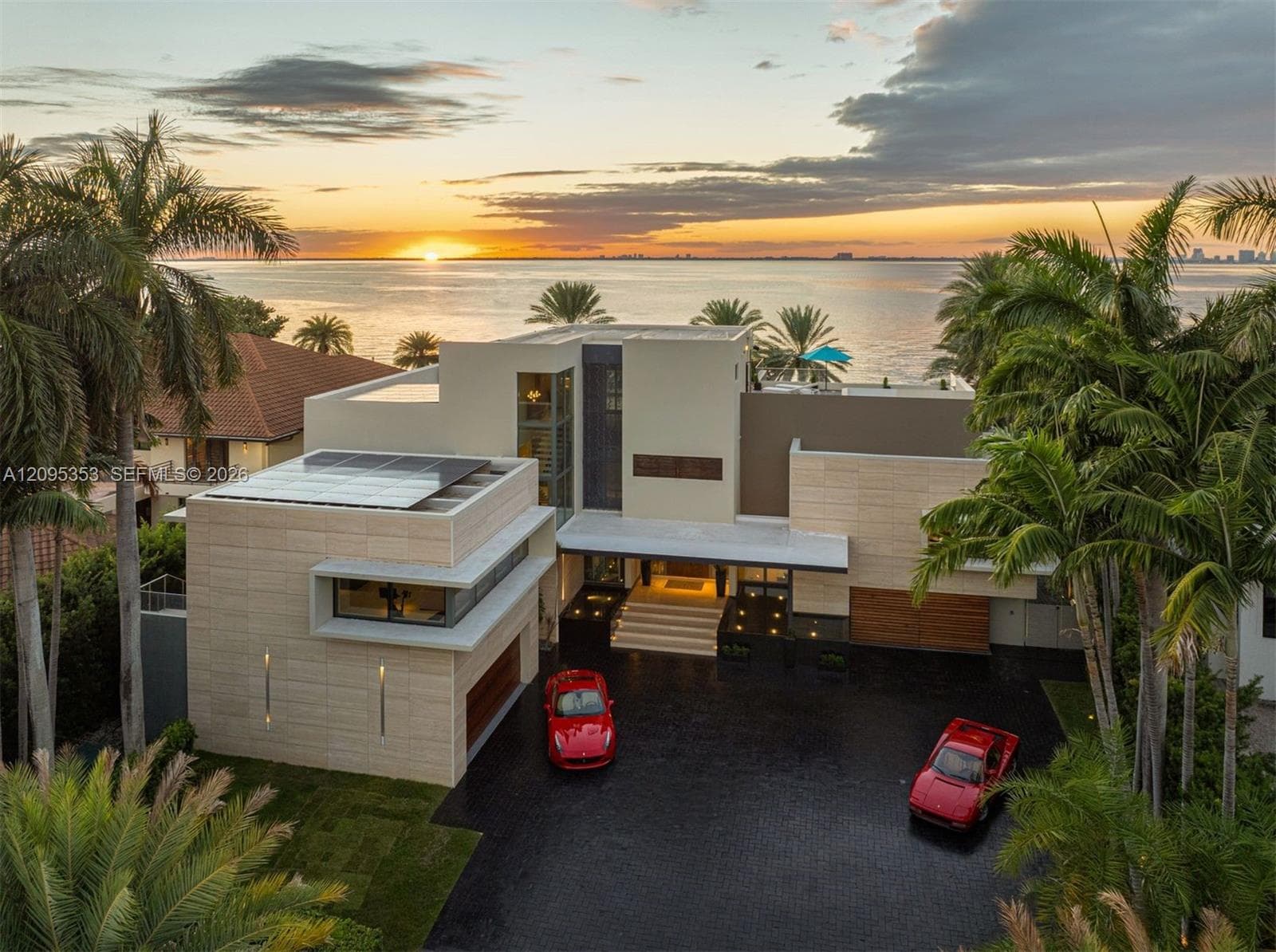360 Harbor Dr photo 1