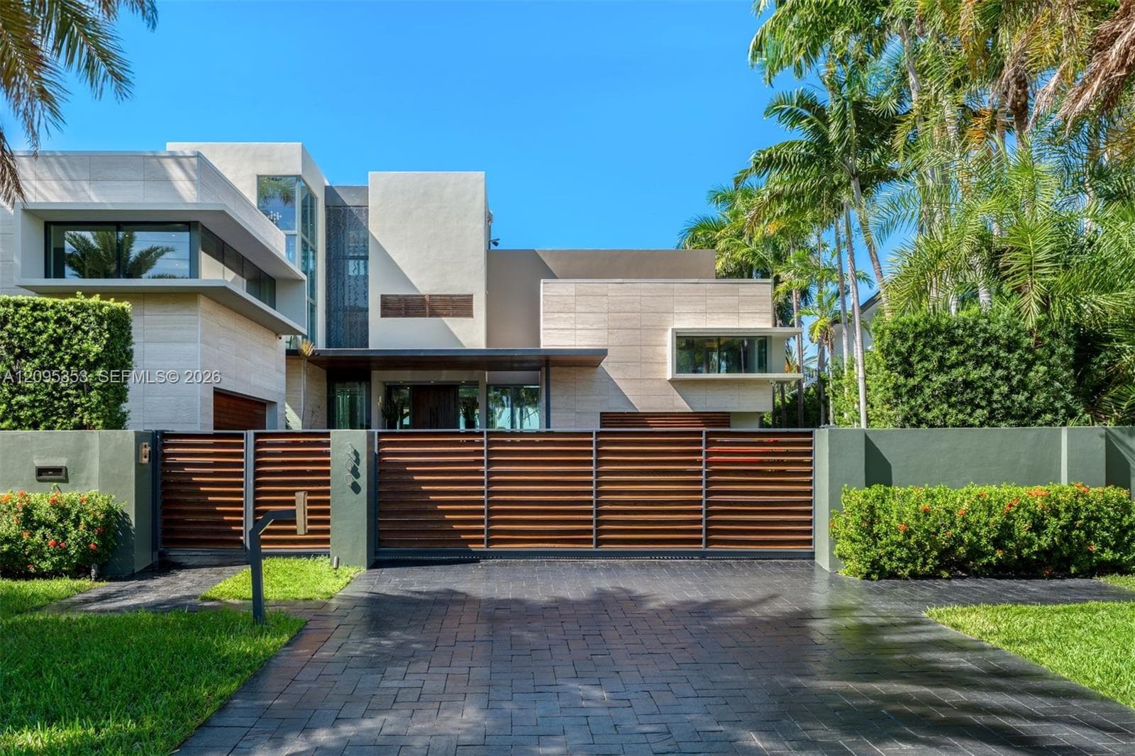 360 Harbor Dr photo 4