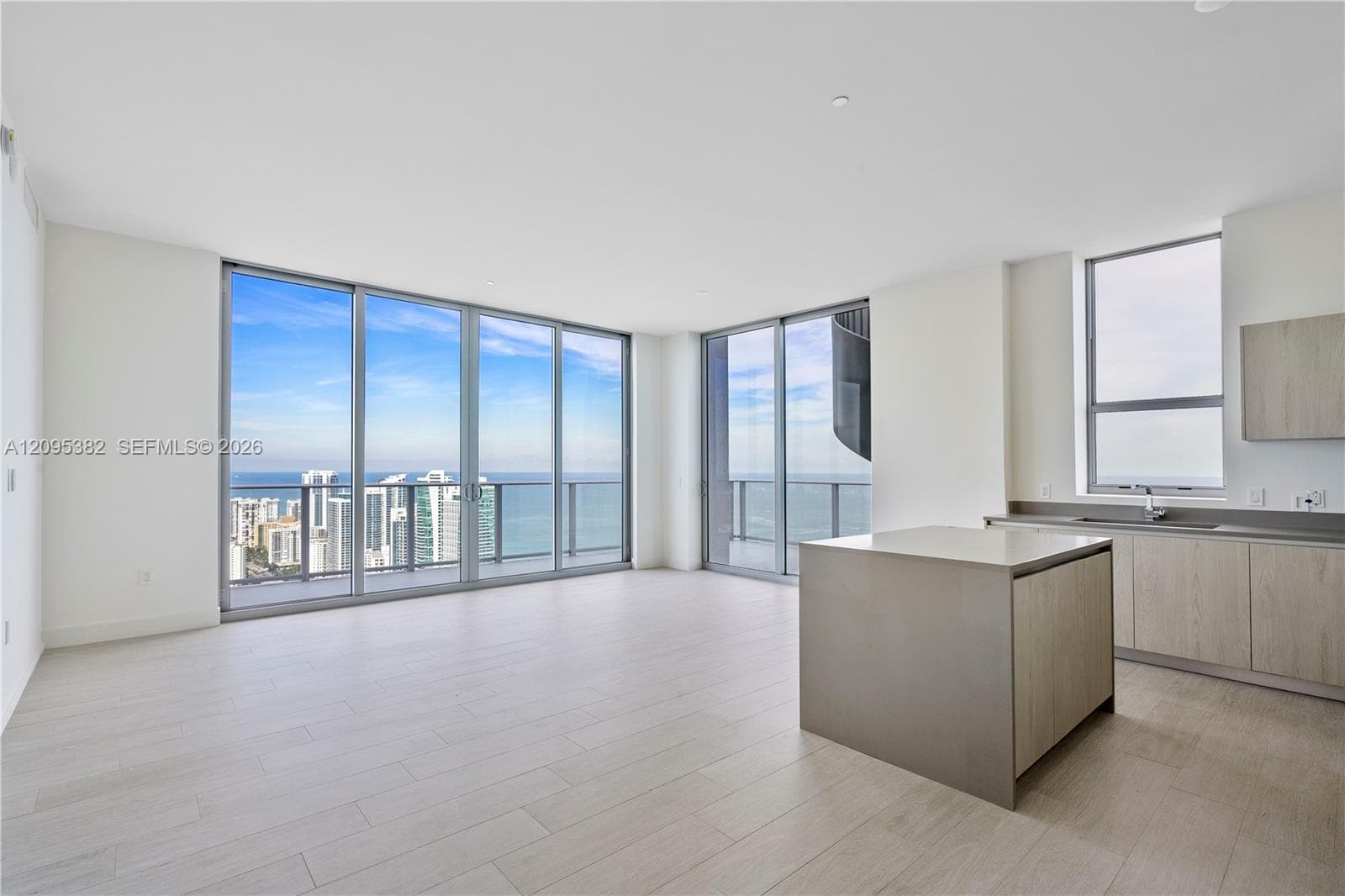 Hyde Beach House · #T4301-PENTHOUSE in Hollywood - Photo 4