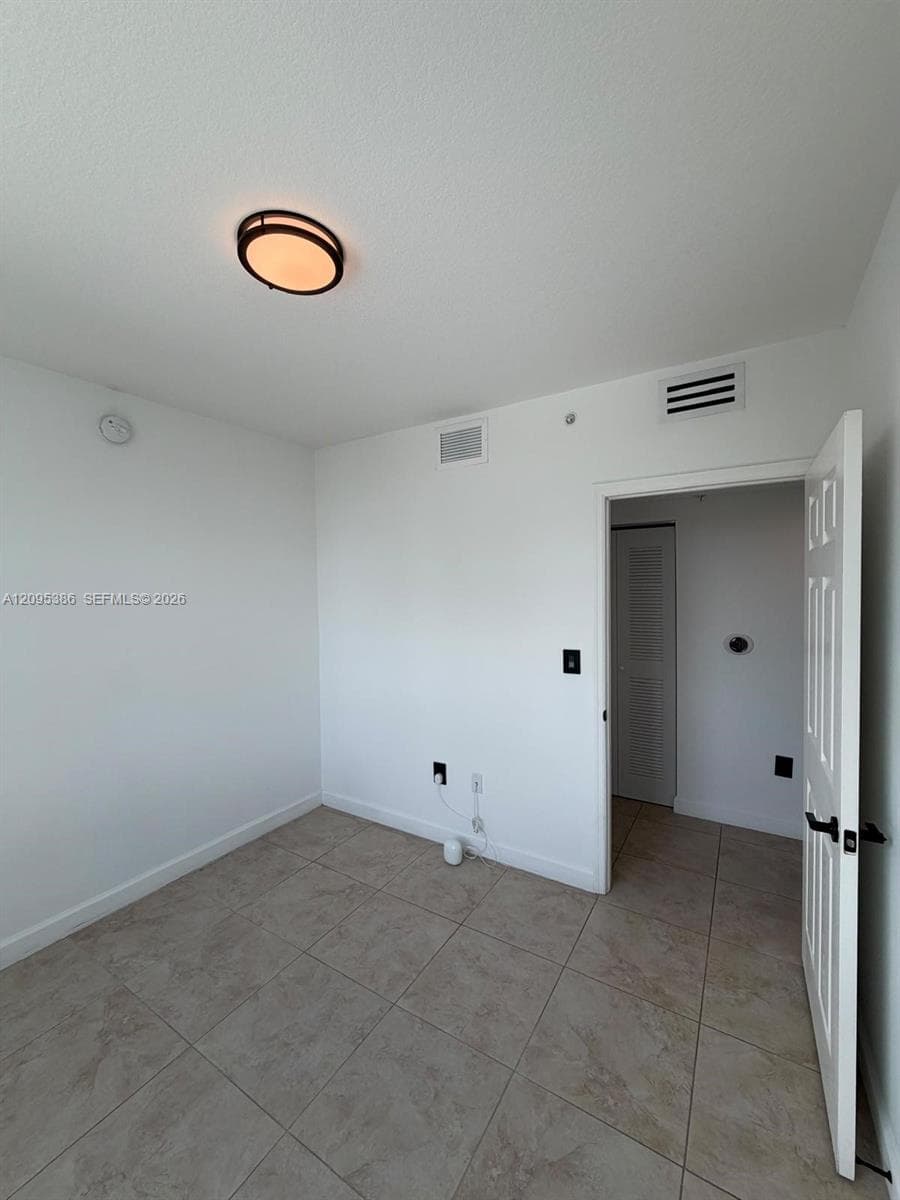 BRICKELL VIEW WEST CONDO · #609 in Miami - Photo 10
