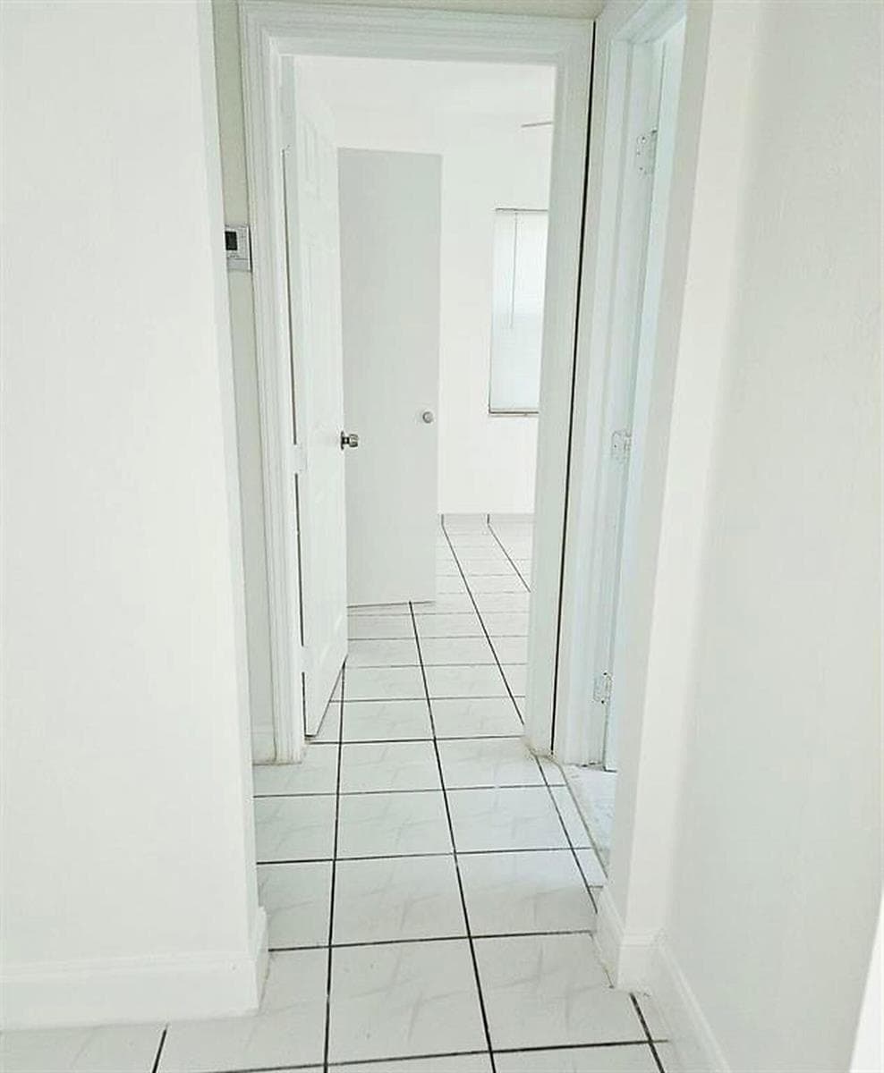 09_Hallway
