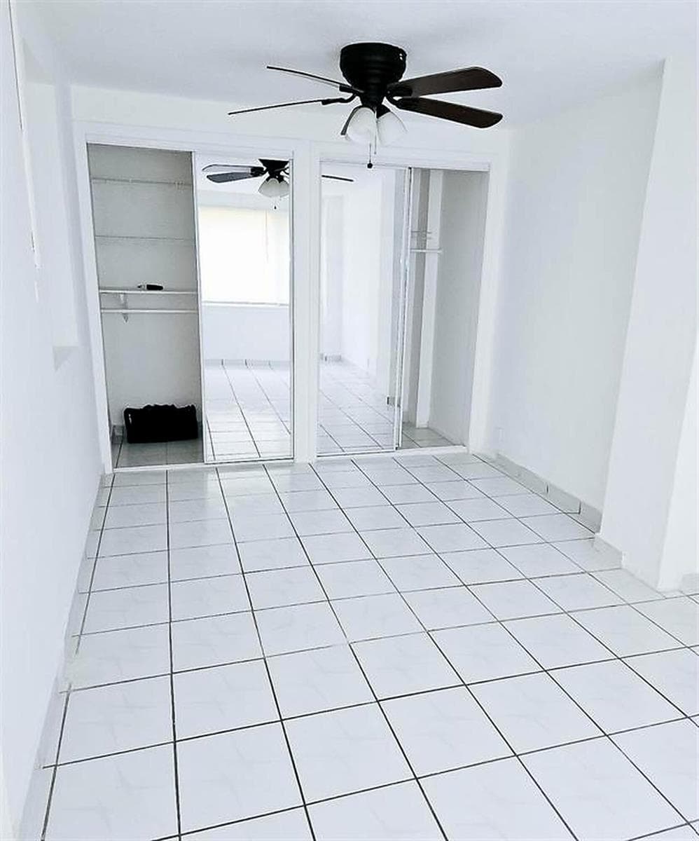 15_Bedroom_2_Mirrored_Closet