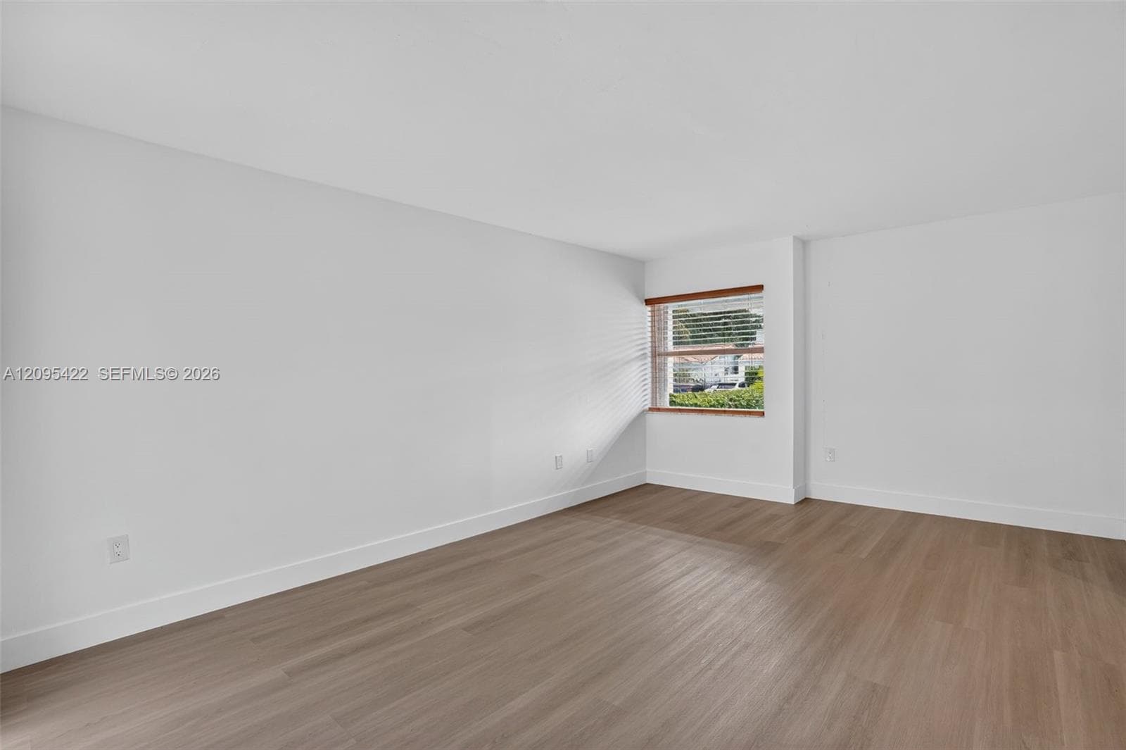 8825 Harding Ave photo 8